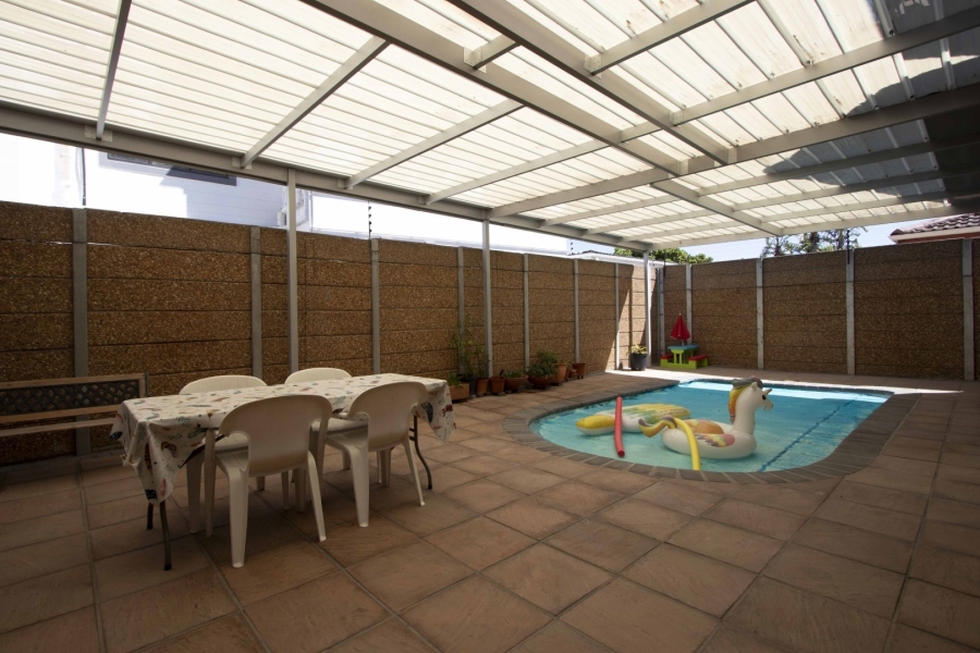 To Let 5 Bedroom Property for Rent in Parklands Western Cape